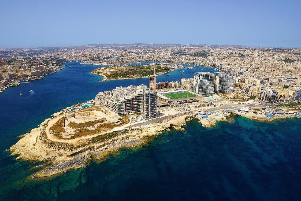 Seafront Luxury Incl Pool Apartment
