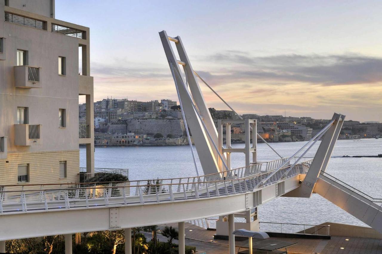 Seafront Luxury Incl Pool Apartment Sliema