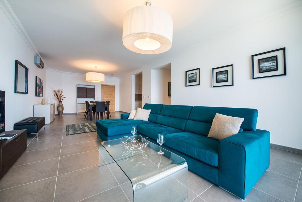 Seafront Luxury Incl Pool Apartment