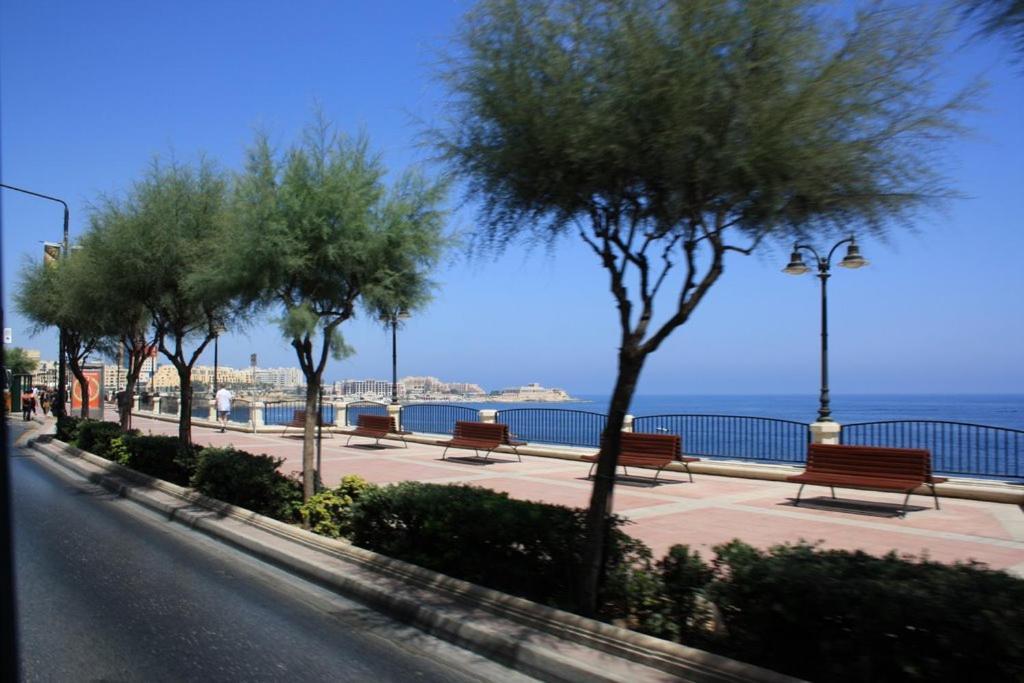 Apartment Seafront Luxury Incl Pool Sliema
