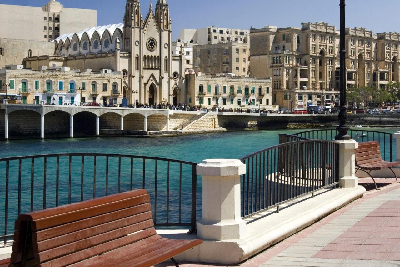 Seafront Luxury Incl Pool Apartment