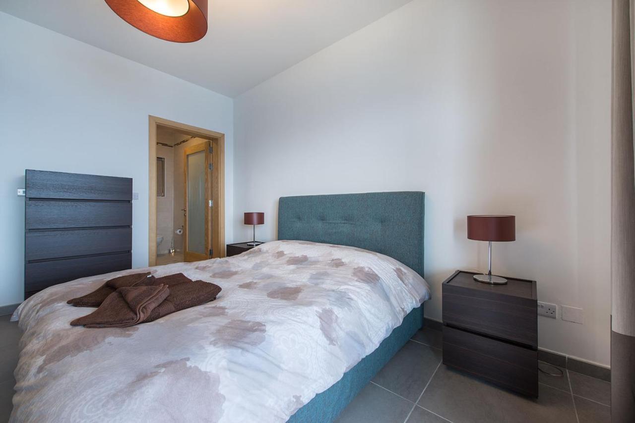 Seafront Luxury Incl Pool Apartment Sliema