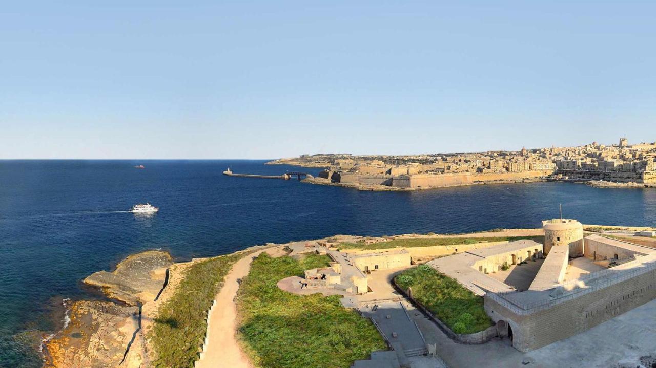 Seafront Luxury Incl Pool Sliema